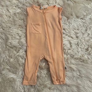🪁Kyte Baby sleeveless romper in papaya, 3-6 months.